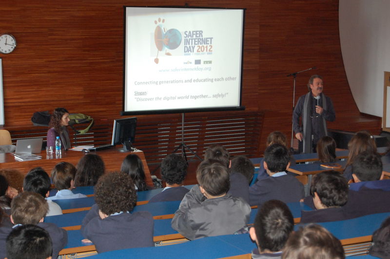 File:CyberEthics EnglishSchool20120119 01.JPG